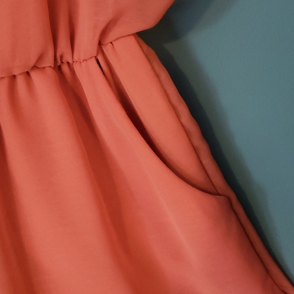 Beautiful and flowy romper - Picture 2 of 7